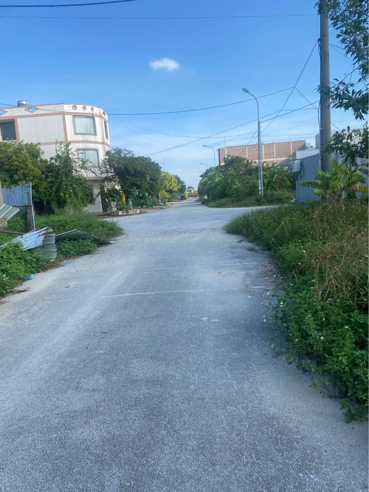 Lô đất đẹp tại Quảng Phú 100m² giá 2 tỷ - Đầu tư tiềm năng, hạ tầng hoàn thiện!