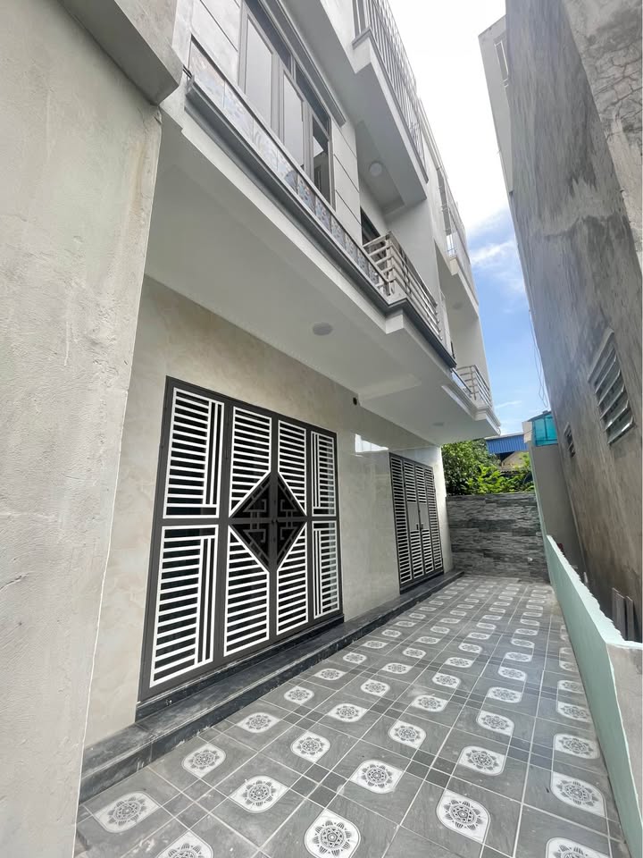 Nhà 3 tầng mới xây đường Đông Mạc, 5m² giá 2.15 tỷ - Chính chủ bán gấp!