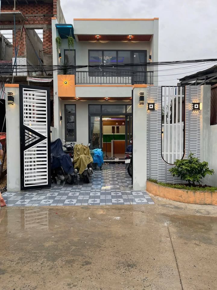 Nhà riêng 100m² tại Mỹ Hạnh Nam giá 2.5 tỷ - Thiết kế hiện đại, sổ hồng chính chủ!