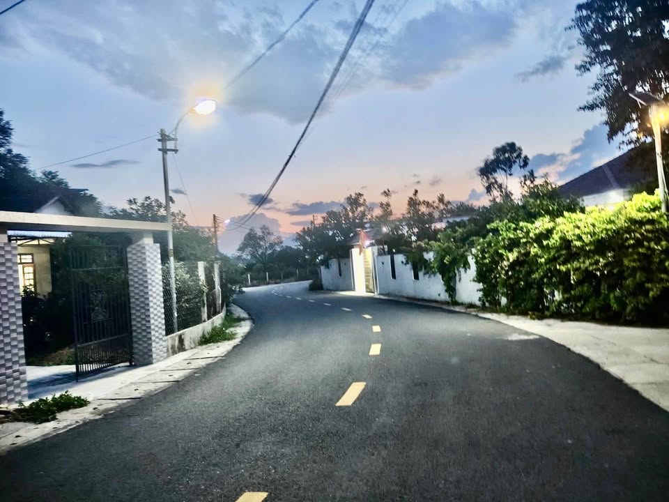 Nhà riêng Hòa Tiến 171m² giá 2 tỷ - Sân để ô tô rộng rãi!