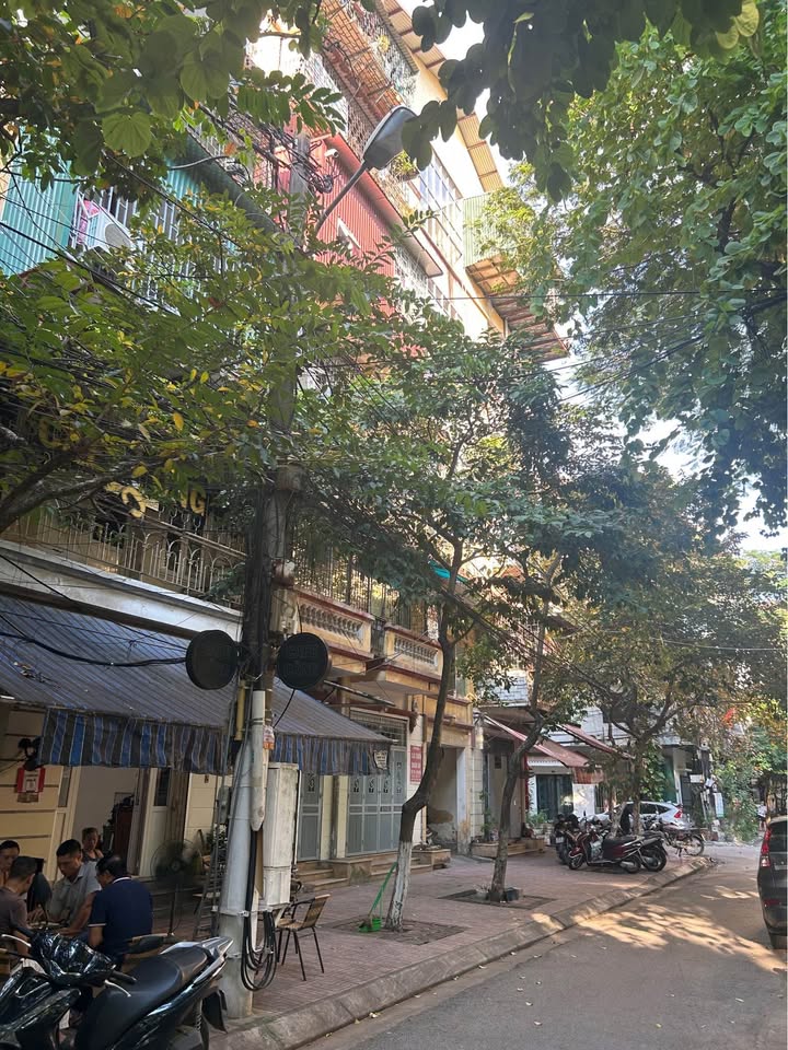 Căn hộ Tập Thể Trung Tự Đống Đa 60m² giá 4 tỷ - Sổ đỏ chính chủ!