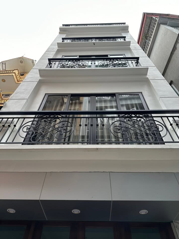 Nhà mặt ngõ Khương Trung, Thanh Xuân 34m² giá 9.8 tỷ - Ô tô vào tận nhà!