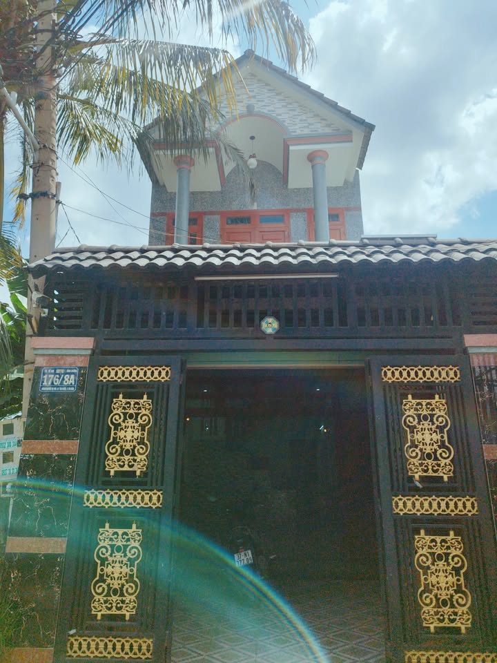 Nhà phố Dĩ An 92m² giá 3.499 tỷ - Sổ hồng chính chủ, tiện ích đầy đủ!