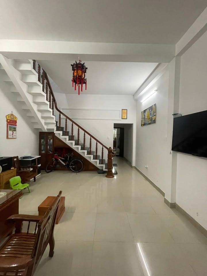 Nhà 2 tầng mặt tiền đường Hàm Nghi, phường Tuy Hòa, giá 4.65 tỷ - Vị trí đắc địa gần trung tâm!