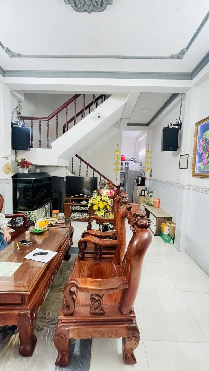 Nhà phố Lạc Long Quân, Tân Bình 54m² giá 6.8 tỷ - Khu kinh doanh sầm uất!