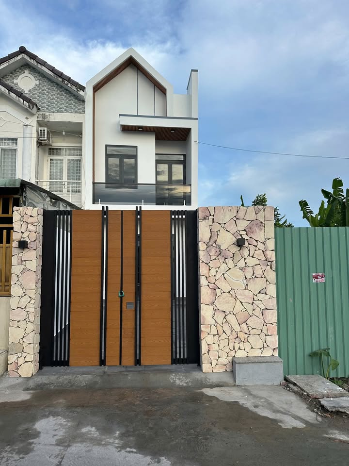 Nhà đẹp xã Long Thượng, Cần Giuộc 80m² giá chỉ 2.35 tỷ - Sân ô tô thoải mái!