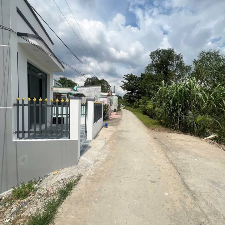 Nhà mới 100% tại Phường Phước Hậu, Vĩnh Long 80.5m² giá 1.25 tỷ - Sẵn sàng cho bạn!