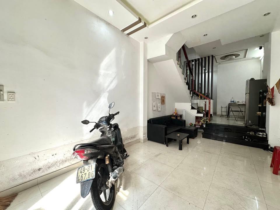 Chung cư Phú Nhuận 39m² giá 8.7 tỷ - Mặt tiền hẻm thông, ô tô đỗ thoải mái!