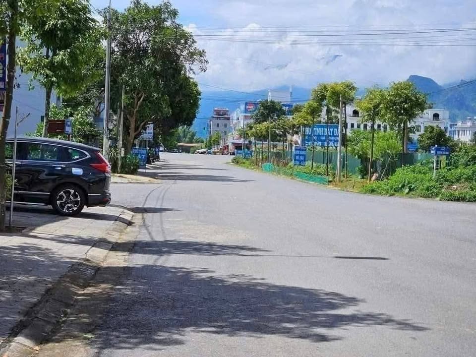 Đất nền chính chủ tại phường Tân Phong, Lai Châu - 105m² chỉ 2 tỷ, tuyệt vời cho kinh doanh!