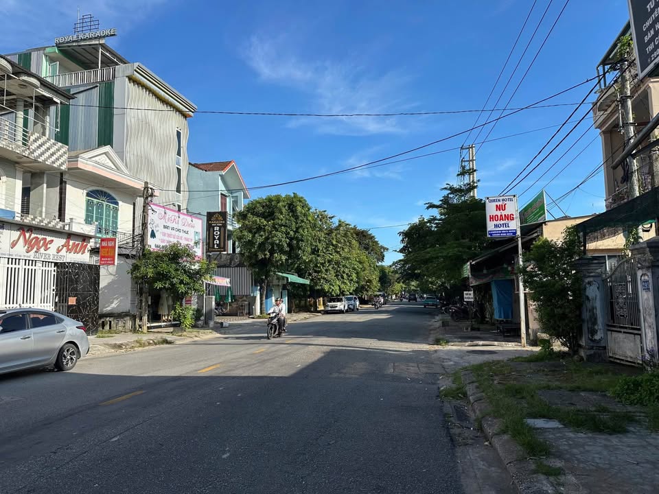 Bán gấp FrontHouse Mặt Tiền Nguyễn Sinh Cung, TP Huế 95m² - Đẳng cấp gần Karaoke Royal The King!