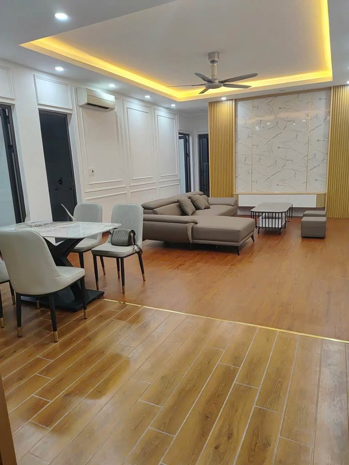 Căn hộ CT2 Văn Khê 90m² giá 5 tỷ - Full nội thất, ban công đông bắc!