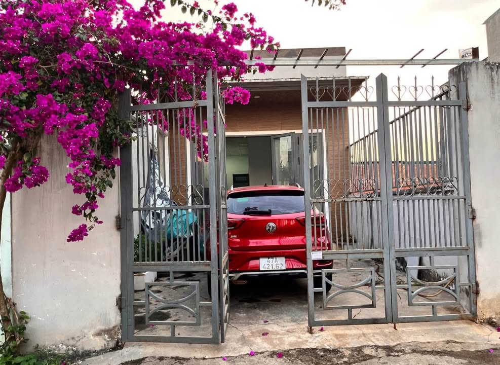 Nhà cho thuê Hẻm 360 Hùng Vương, Buôn Ma Thuột, 2PN giá 5.5 triệu - Phù hợp cho gia đình!