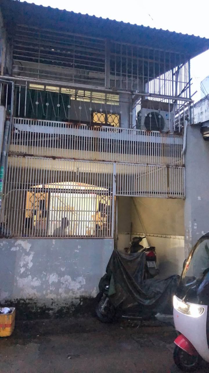 Nhà phố Tân Phú 94.3m² giá 9.5 tỷ - Hẻm thông thoáng, giá thương lượng!