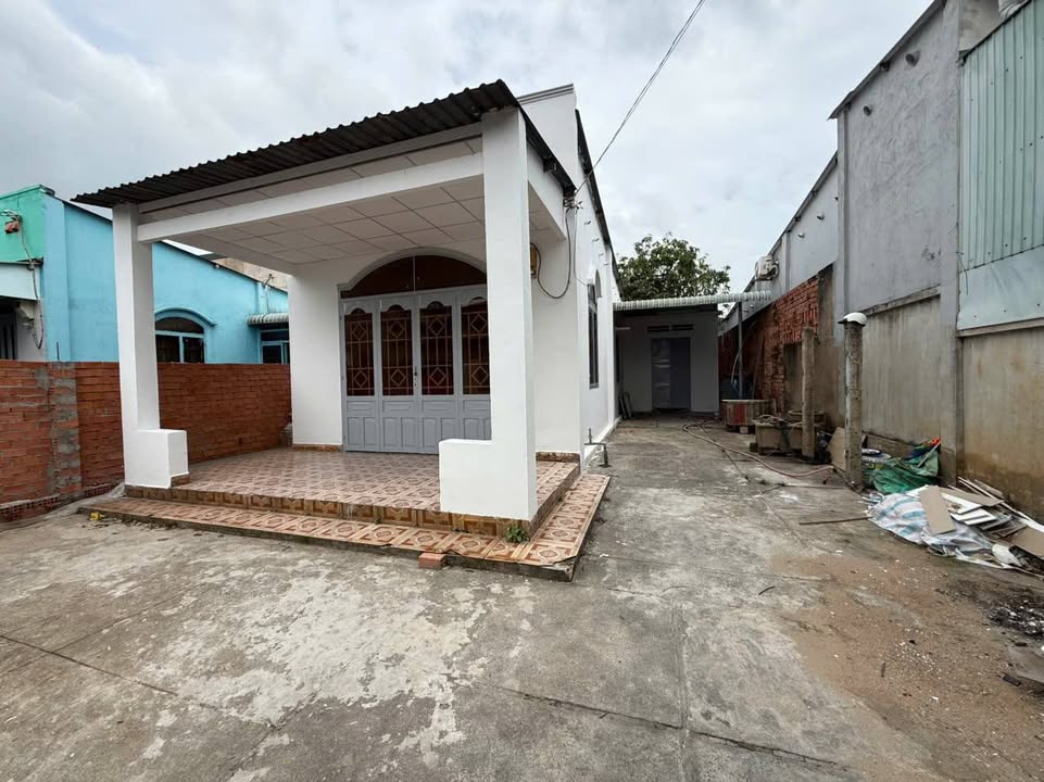 Đất nền Dĩ An 212m² giá 5 tỷ - Cần bán gấp, hẻm nhựa thông thoáng!