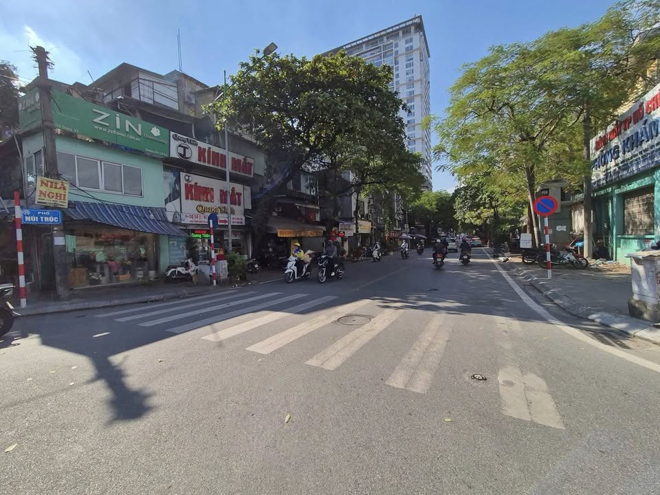 Bán nhà mặt phố Núi Trúc, Ba Đình - 137m² giá 63 tỷ - Kinh doanh đỉnh cao!