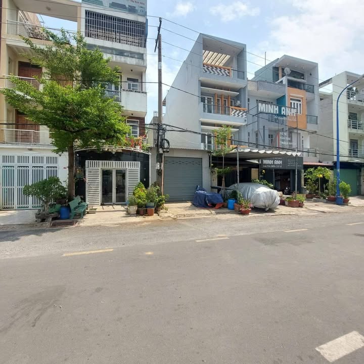 Nhà mặt tiền đường Dương Thị Giang, quận 12, 90m² giá 13.7 tỷ - Thiết kế hiện đại, sẵn sàng giao dịch!