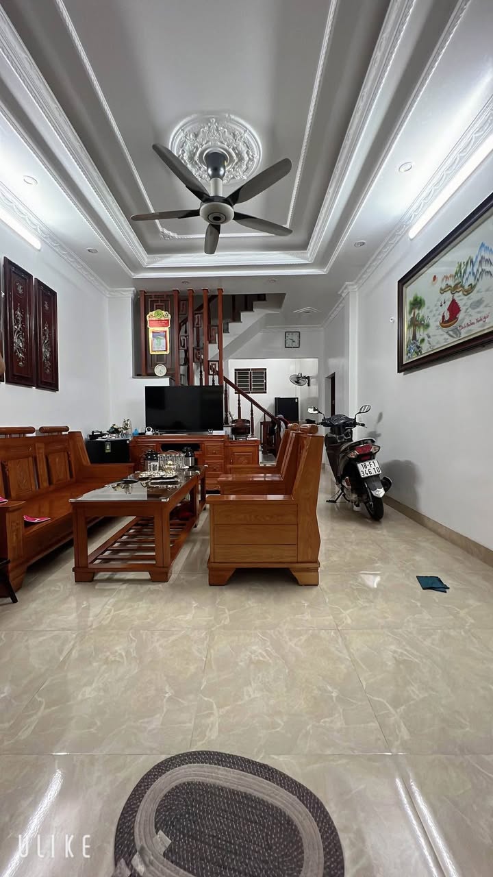 Bán nhà 3 tầng đường Lê Hồng Phong, Vinh 50m² giá 2.7 tỷ - Vị trí trung tâm thuận tiện!