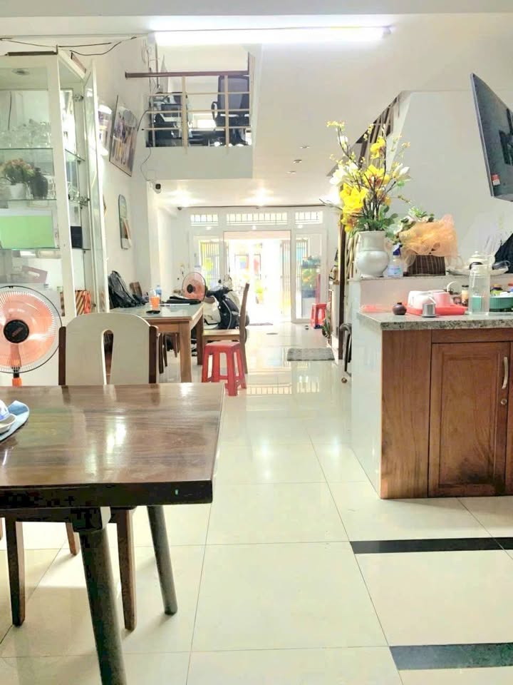 Nhà phố mặt tiền Nguyễn Sơn, Lũy Bán Bích 75m² giá 11 tỷ - Đầu tư sinh lời ngay!