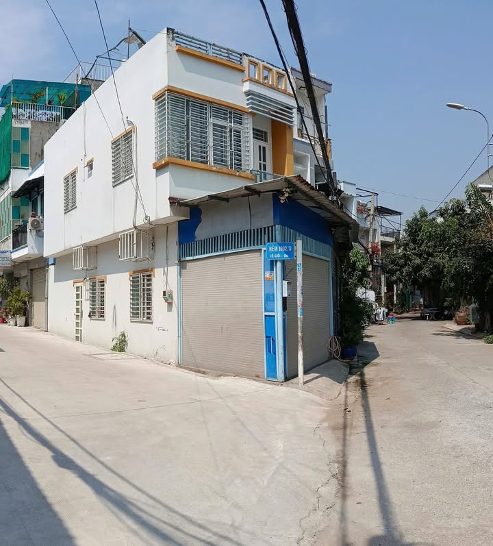 Nhà phố Nhà Bè 37m² giá 2.3 tỷ - Hẻm xe hơi, tiện nghi đầy đủ!