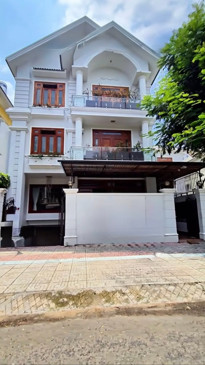 Biệt thự Sadeco Tân Phong Q7 225m² giá 47 tỷ - Gần đại học RMIT!