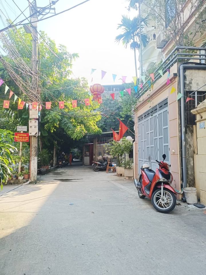 Nhà phố Thụy Phương Bắc Từ Liêm 98m² giá 13.72 tỷ - Kinh doanh sầm uất, ô tô vào tận nơi!