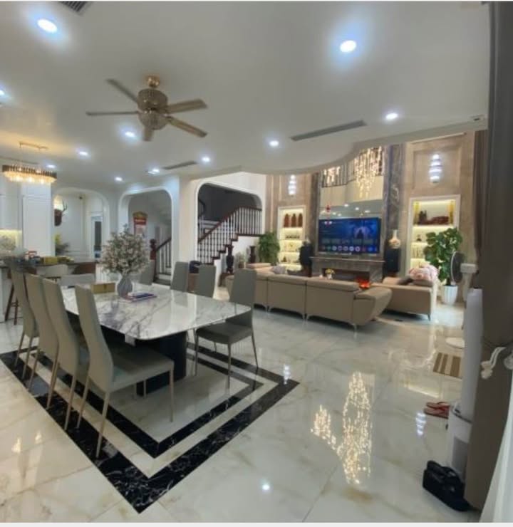 Biệt thự Hòa Xuân 200m² giá 28 tỷ - Thiết kế hiện đại, tiện nghi cao cấp!