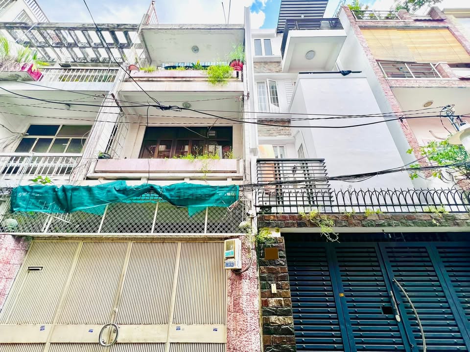 Nhà Phố Phú Nhuận 70m² giá 14 tỷ - Thích hợp ở và kinh doanh!