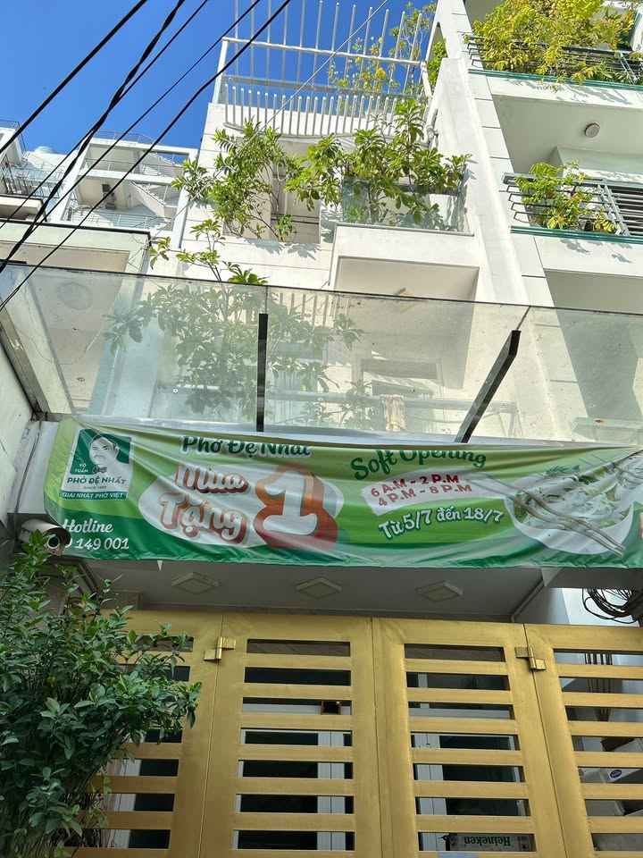 Nhà phố hẻm xe hơi Phan Đăng Lưu, 18m² giá 14.8 tỷ - Vị trí đắc địa, kinh doanh thuận lợi!