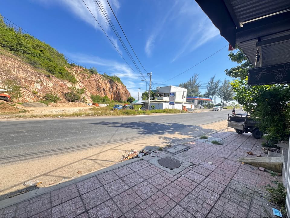 Nhà mặt tiền đường Phong Châu, Nha Trang 105.8m² giá 5.5 tỷ - Đầu tư sinh lời tuyệt vời!