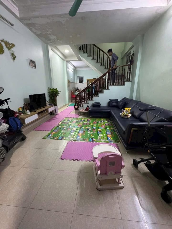Nhà 4 tầng cho thuê đường Ỷ La, Hà Đông 52m² - Phù hợp hộ gia đình!