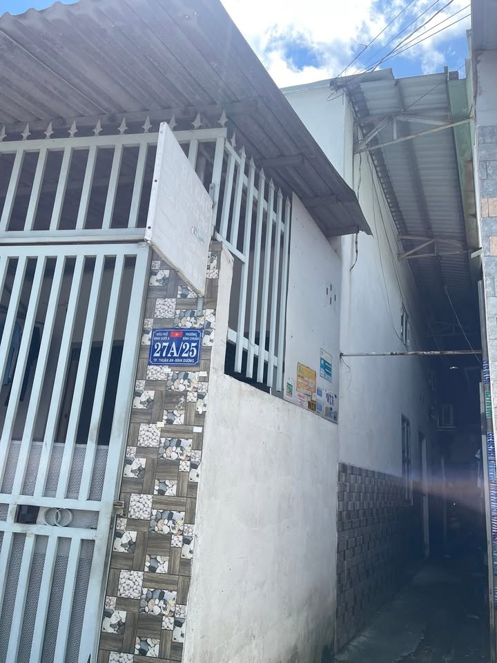 Nhà cấp 4 gác lửng phường Bình Chuẩn 100m² giá 2.3 tỷ - Cần bán gấp!