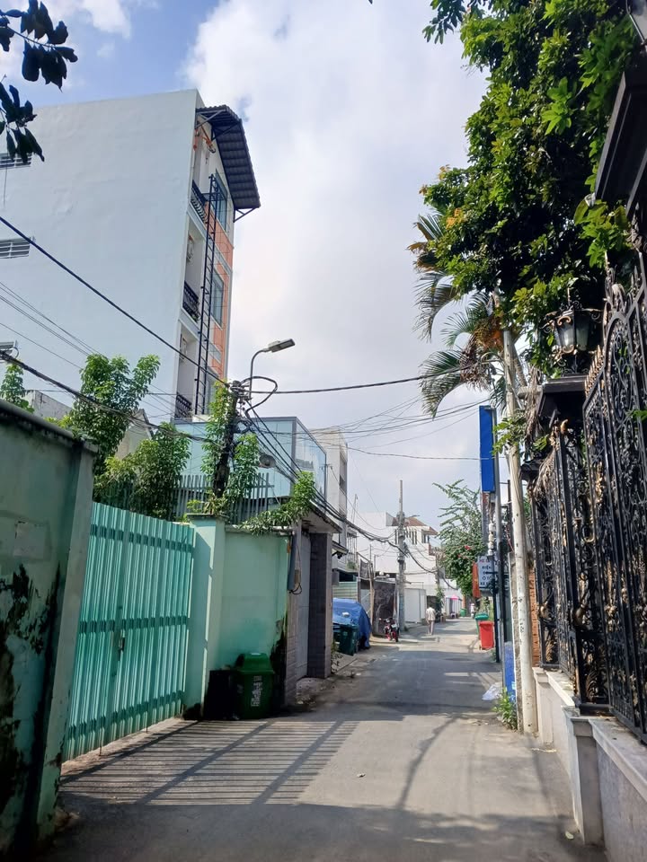 Nhà 3 tầng hẻm xe hơi Phạm Văn Đồng Linh Tây 64m² giá 6.3 tỷ - Sẵn sàng ở ngay!