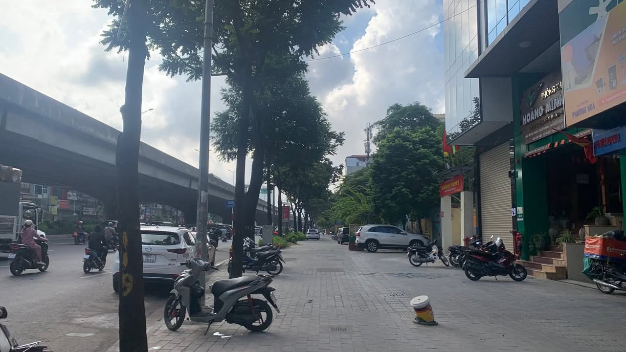 Bán đất tặng nhà mặt đường Khuất Duy Tiến 59.6m² giá 32.5 tỷ - Cơ hội đầu tư hấp dẫn!