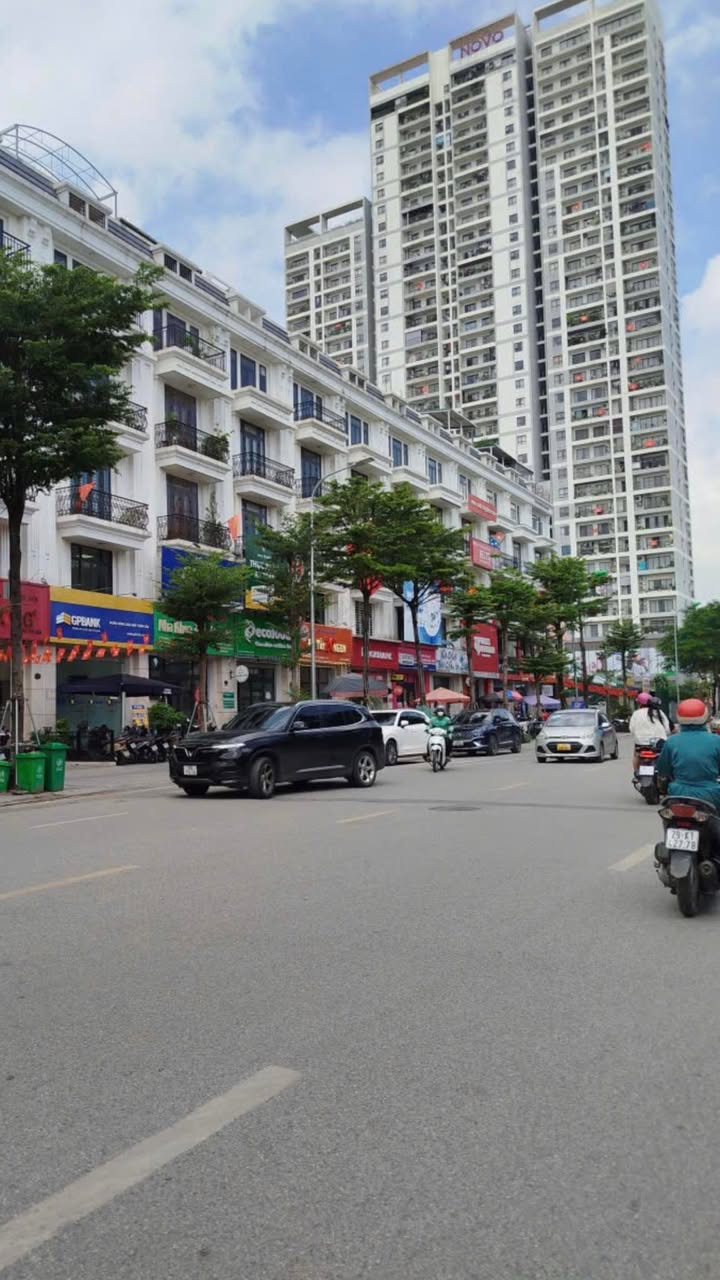 Nhà 5 tầng Xuân Tảo, Bắc Từ Liêm 60m² giá 8.5 tỷ - Sân để xe riêng thoáng sáng!