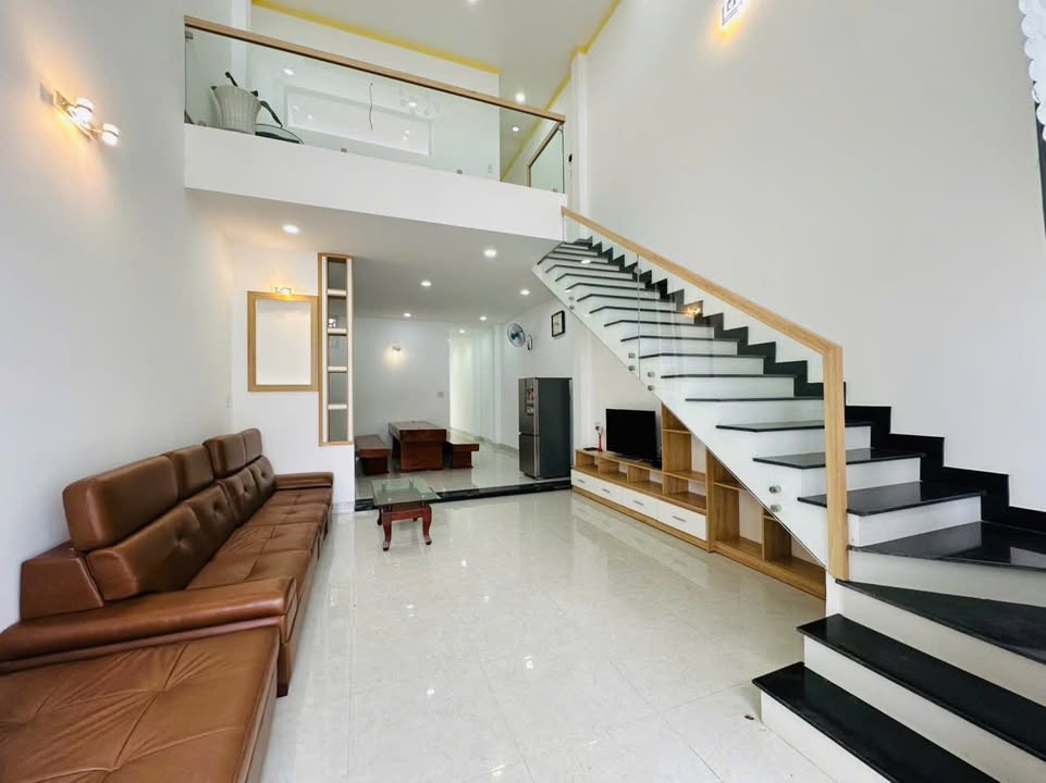 Nhà đẹp mặt tiền đường A6, Buôn Ma Thuột 108m² giá 3.6 tỷ - Tiện ích đầy đủ!