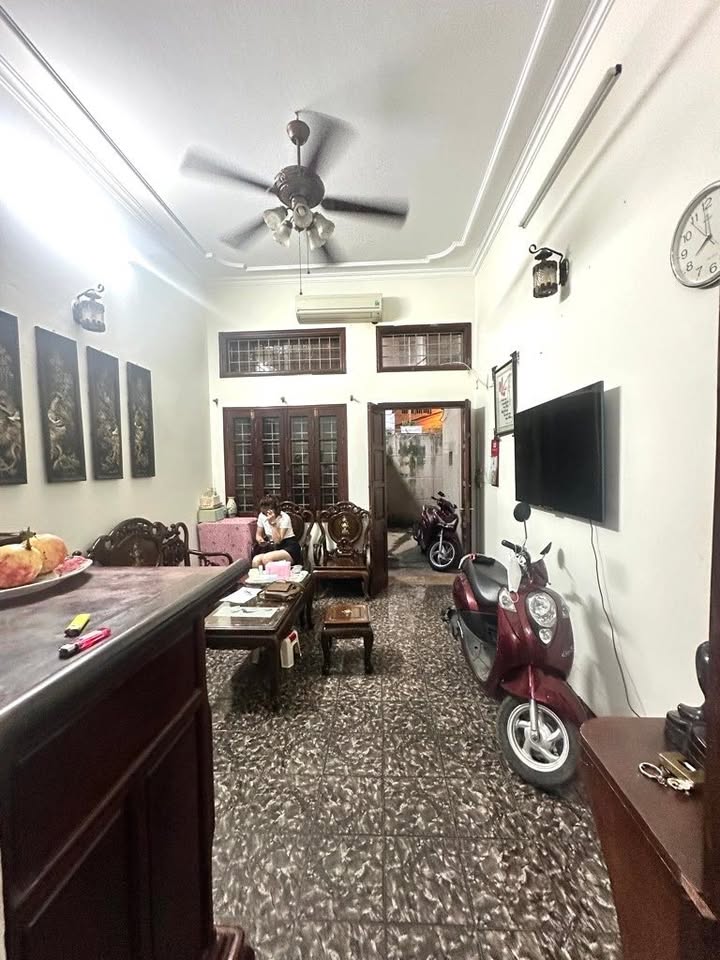 Nhà phố Đại La, Hai Bà Trưng 38m² giá 11.6 tỷ - An ninh tốt, gần chợ trường học!