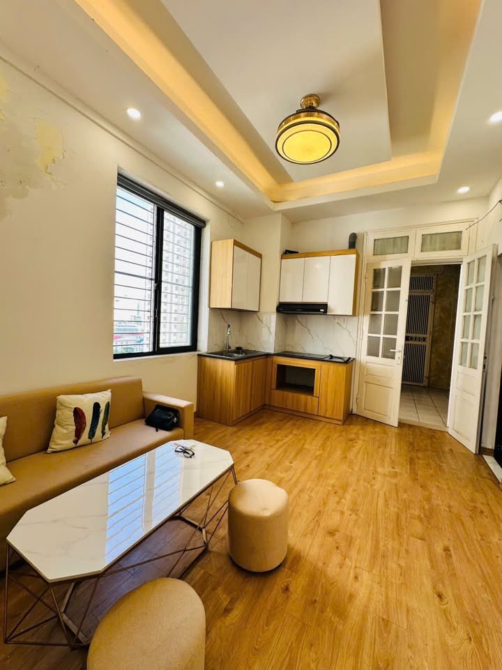 Chung cư tầng trung Cầu Giấy 65m² giá 5.3 tỷ - Sổ đỏ chính chủ, giao dịch nhanh!