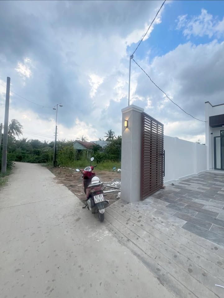 Nhà cấp bốn Mỹ Lộc, Cần Giuộc 156.95m² giá 2.1 tỷ - Sổ hồng chính chủ, gần chợ và trường học!