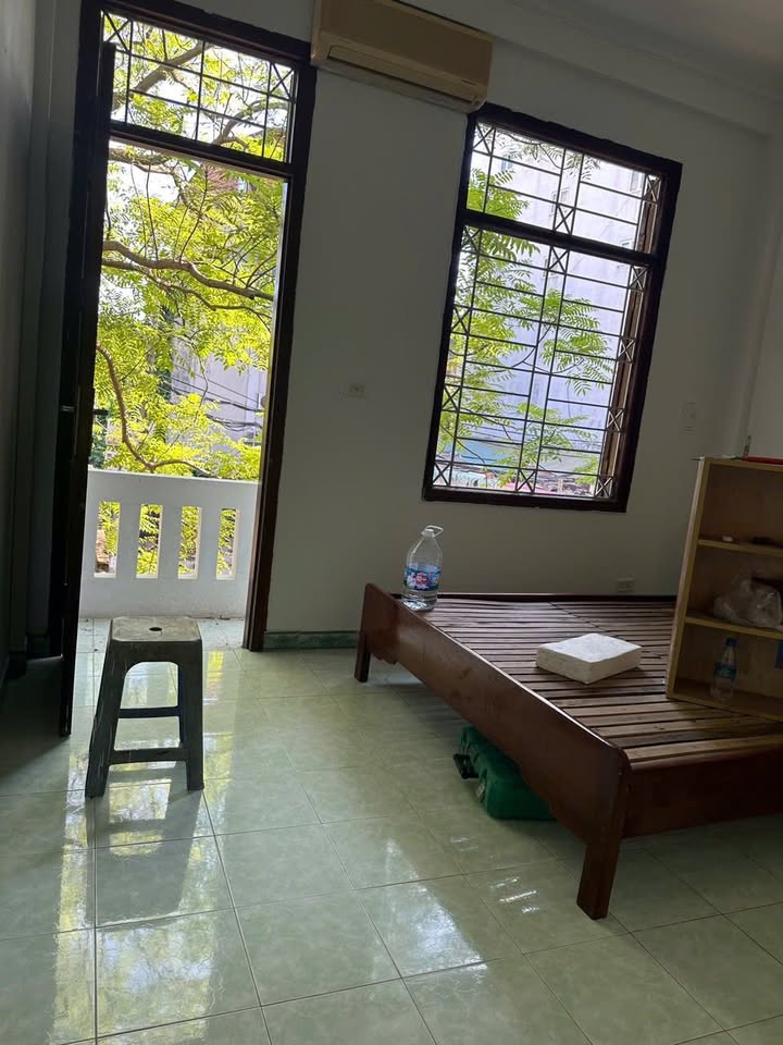 Cho thuê nhà nguyên căn Hoàng Mai 35m² giá 9 triệu - Ô tô đỗ cửa ngay gần hồ Đền Lừ!