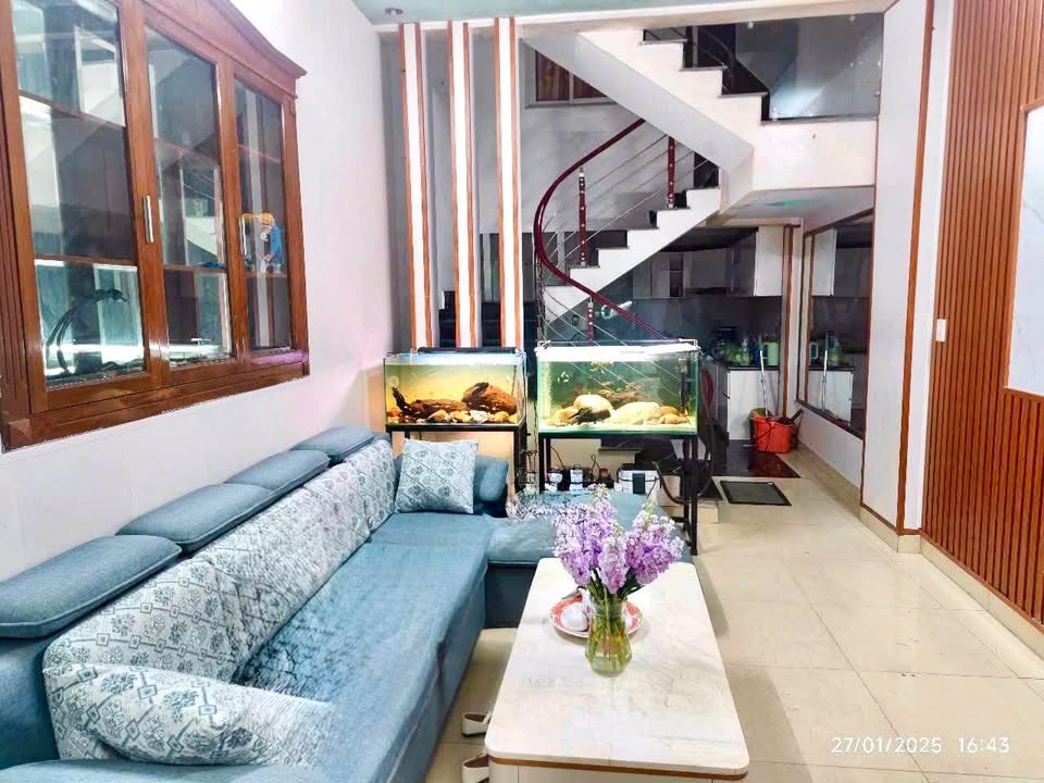 Nhà phố Trần Nguyên Hãn 40m² giá 2.55 tỷ - Diện tích rộng, ô tô gần bên!