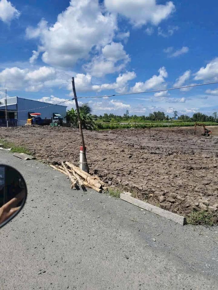 Đất nền mặt tiền lộ nhựa 940, xã Hòa Tú, 1035m² - Giá chỉ 1.5 tỷ!