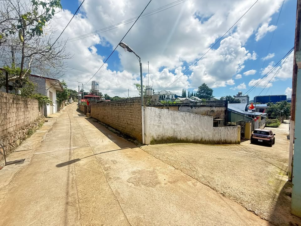 Nhà mái bằng trung tâm phường Thảo Nguyên, Mộc Châu 167m² - Giá chỉ 3,9 tỷ, cơ hội đầu tư tốt!