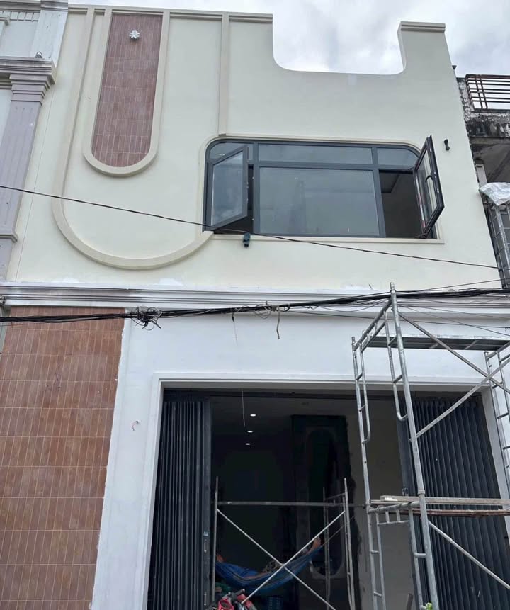 Nhà Trệt Lầu Sân Thượng Hẻm Liên Tổ 9-10 Nguyễn Văn Cừ 43m² giá 3.55 tỷ - Vị trí đẹp cho ở và kinh doanh!