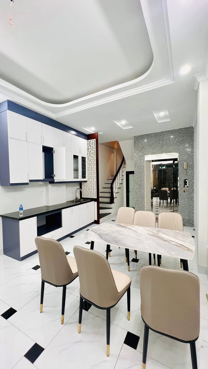 Nhà 5 tầng mặt tiền 4m tại ngõ Tân Lạc, quận Hai Bà Trưng - Đầu tư sinh lời, chính chủ!