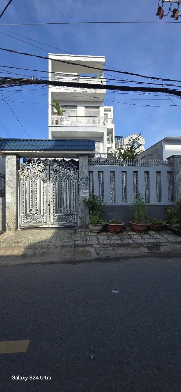 Bán gấp Townhouse Đường Bia Truyền Thống 174m² giá 13.5 tỷ - Vị trí đắc địa, thương mại sầm uất!