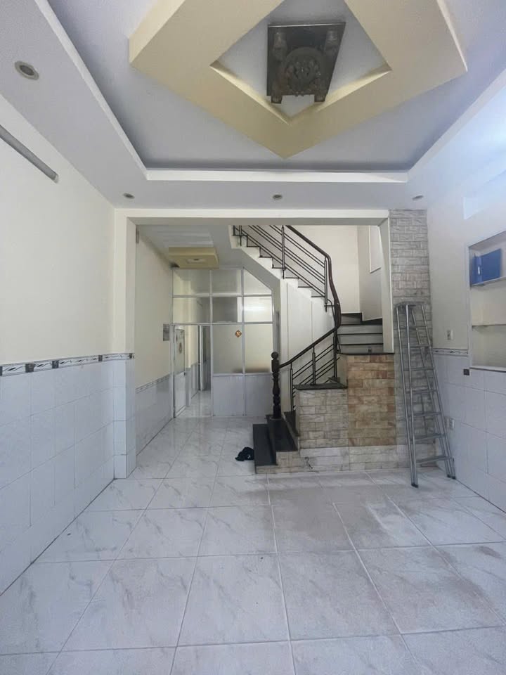 Nhà mặt tiền kinh doanh Phạm Văn Chí, Quận 6, 50m² - Giá thuê chỉ 20 triệu/tháng!