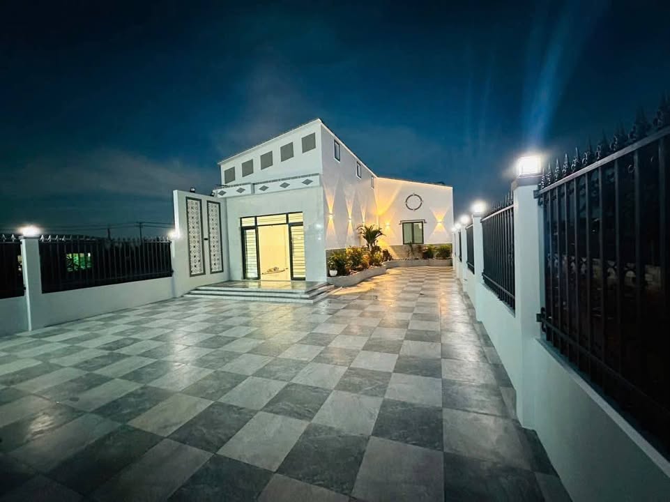 Nhà cho thuê kiểu Villa đường ô tô Xuân An 330m² chỉ 9 triệu/tháng - Sẵn sàng vào ở!