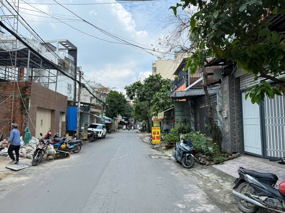 Mặt tiền đường ĐS12, phường 11, quận Gò Vấp 102.3m² giá 12.9 tỷ - Vị trí kinh doanh đắc địa!