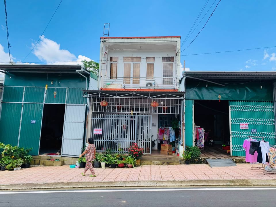 Nhà liền kề mặt tiền Phan Huy Chú 300m² giá 7 tỷ - Phù hợp kinh doanh và sinh sống!