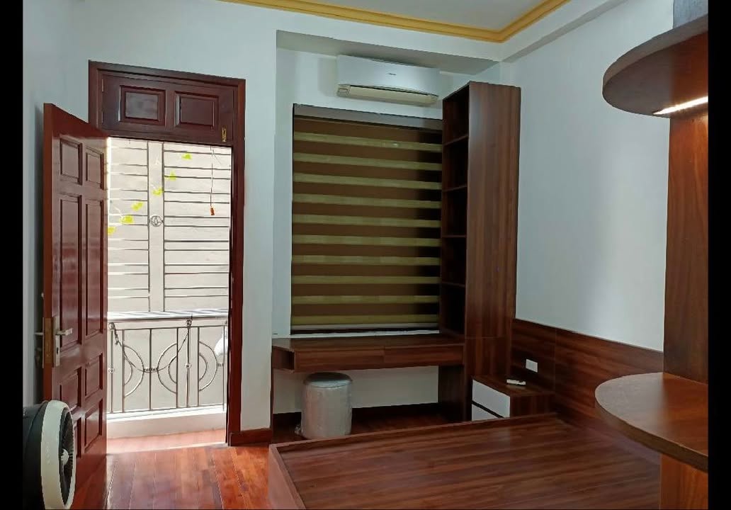 Nhà phố Tân Mai 40m² giá 5.25 tỷ - Thiết kế hiện đại, gần chợ và trường học!